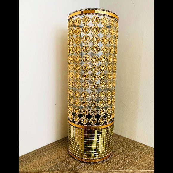 Gold Vase - Picture 1 of 1